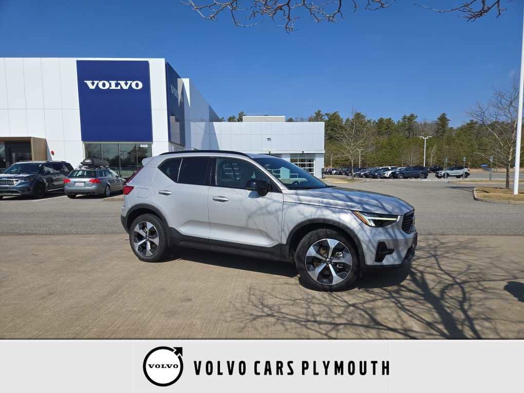 Used 2023 Volvo XC40 B5 Plus w/ Driver Assist Package AWD/4WD image 1