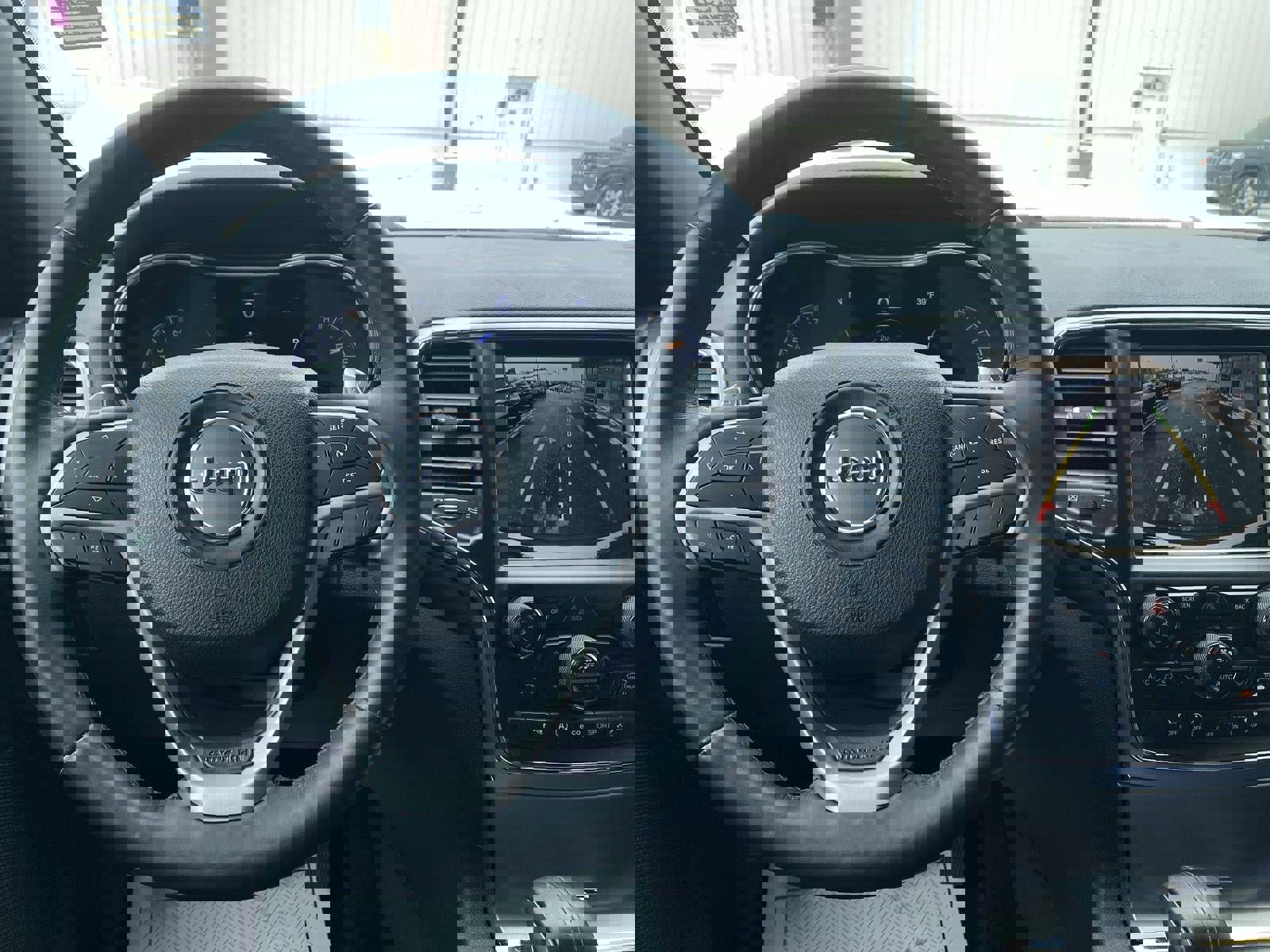 Used 2017 Jeep Grand Cherokee Altitude image 26