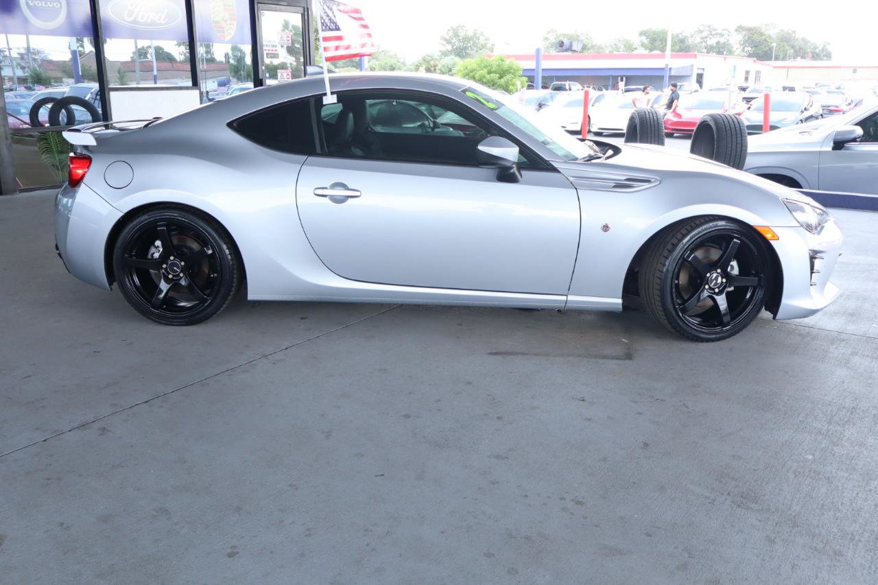 Used 2020 Toyota 86 RWD image 6