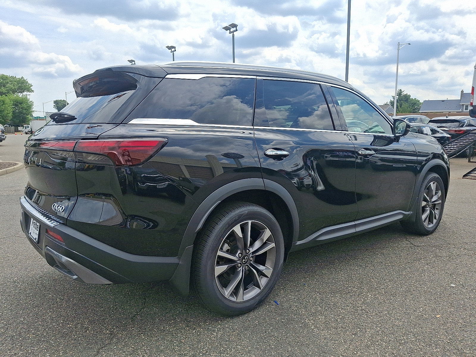 Certified 2022 INFINITI QX60 Luxe w/ Cargo Package image 4