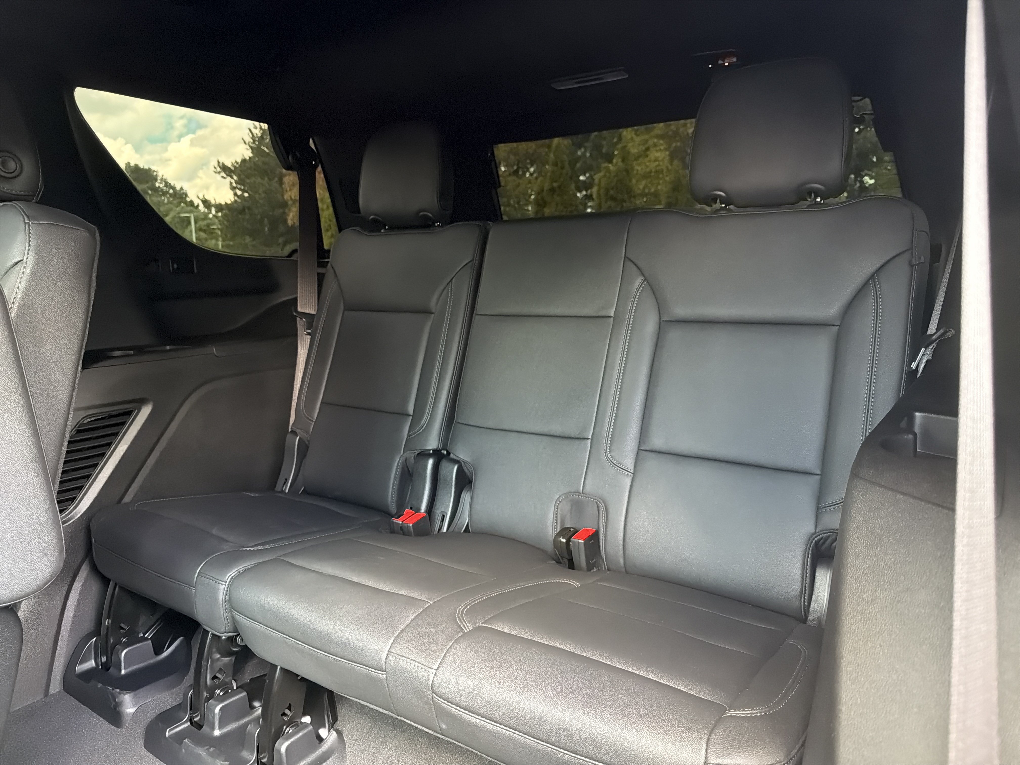 Used 2023 Chevrolet Tahoe Z71 w/ Luxury Package AWD/4WD image 10
