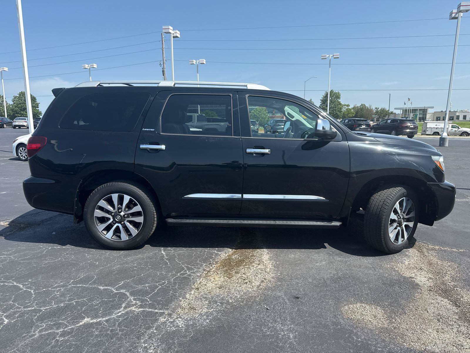 Used 2019 Toyota Sequoia Limited w/ Safety & Convenience Package AWD/4WD image 10