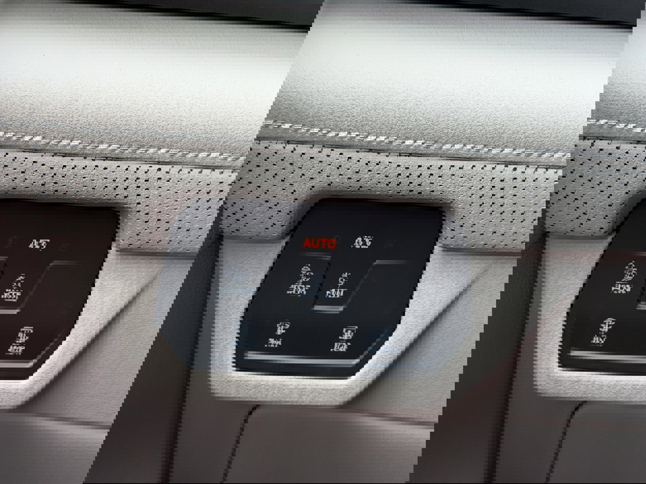 New 2026 Volkswagen Atlas SE image 24