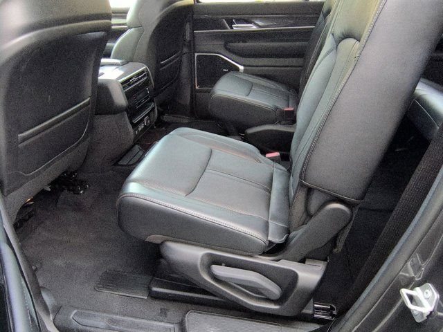 Used 2022 Jeep Wagoneer Series III w/ Premium Group I AWD/4WD image 17