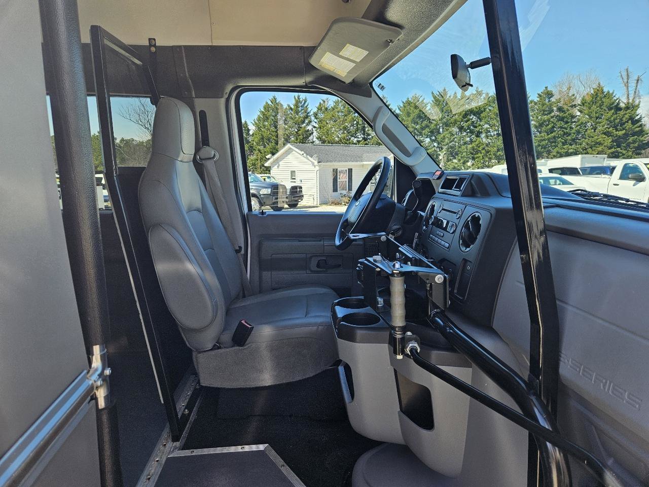Used 2014 Ford E-350 and Econoline 350 Extended Super Duty w/ Power Group RWD image 27
