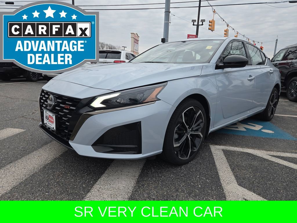 Used 2023 Nissan Altima 2.5 SR image 2