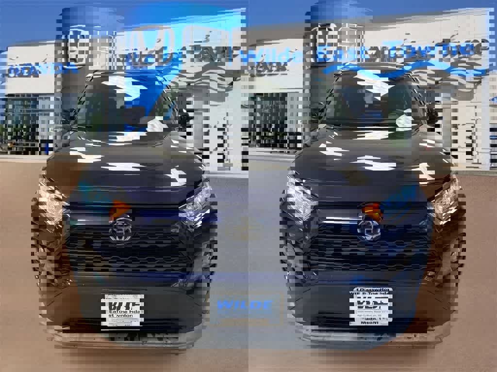 Used 2021 Toyota RAV4 XLE image 3