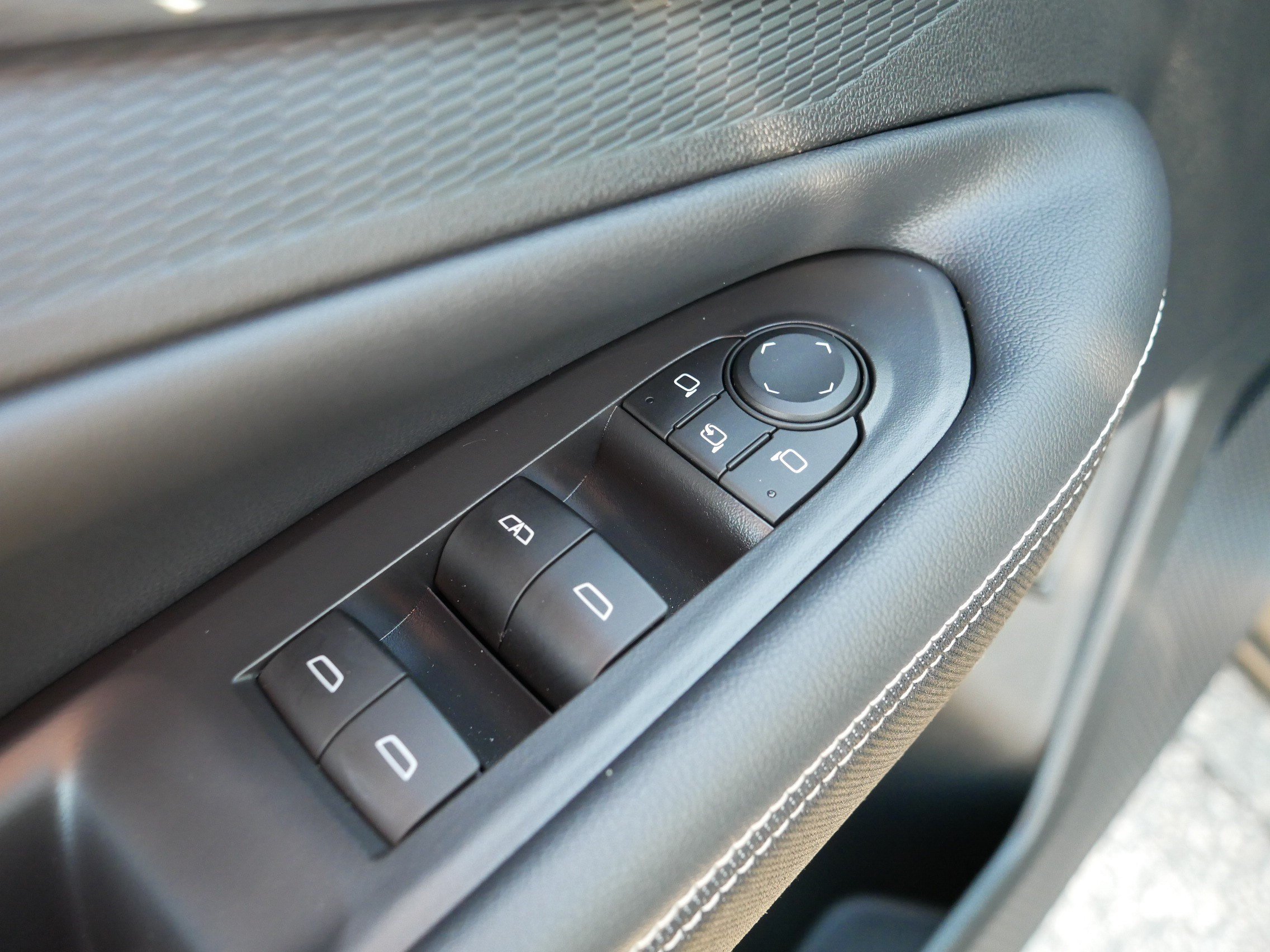 Used 2024 Chevrolet Blazer EV LT AWD/4WD image 19