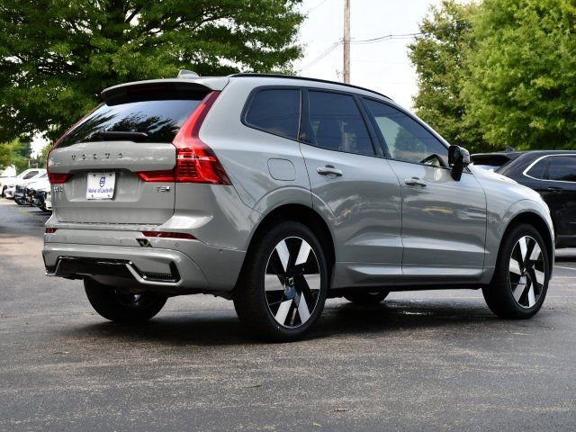 New 2025 Volvo XC60 T8 Plus w/ Protection Package Premier image 7