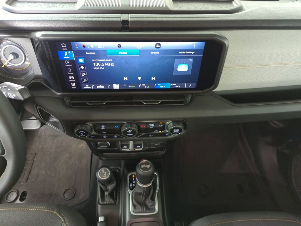 Used 2025 Jeep Wrangler Sport image 14