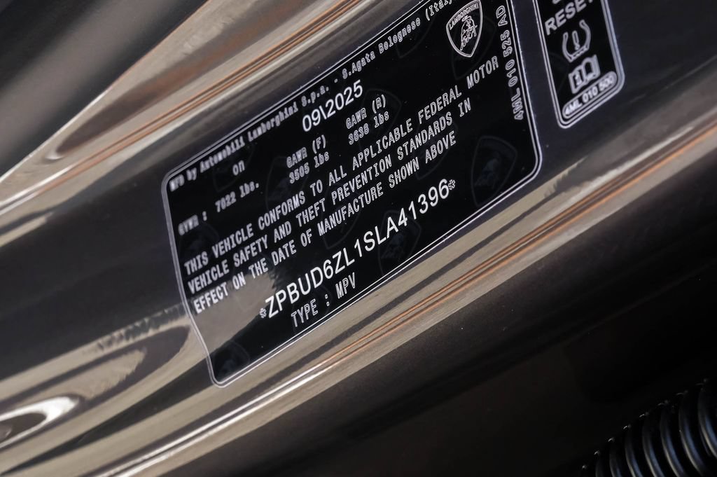 Used 2025 Lamborghini Urus SE AWD/4WD image 65