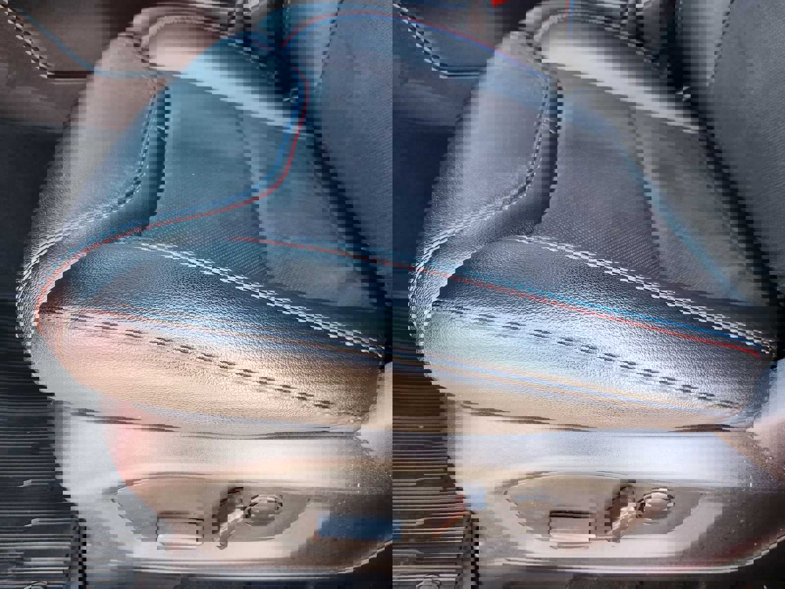 Used 2024 Ford Explorer ST w/ Equipment Group 401A image 8