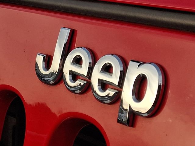 Used 2015 Jeep Wrangler Unlimited Sahara w/ Connectivity Group image 32