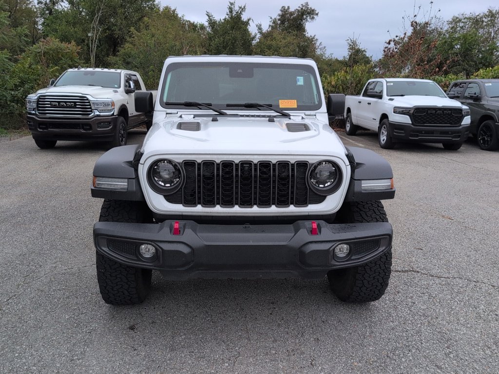 Used 2024 Jeep Wrangler Unlimited Rubicon w/ Technology Group AWD/4WD image 2