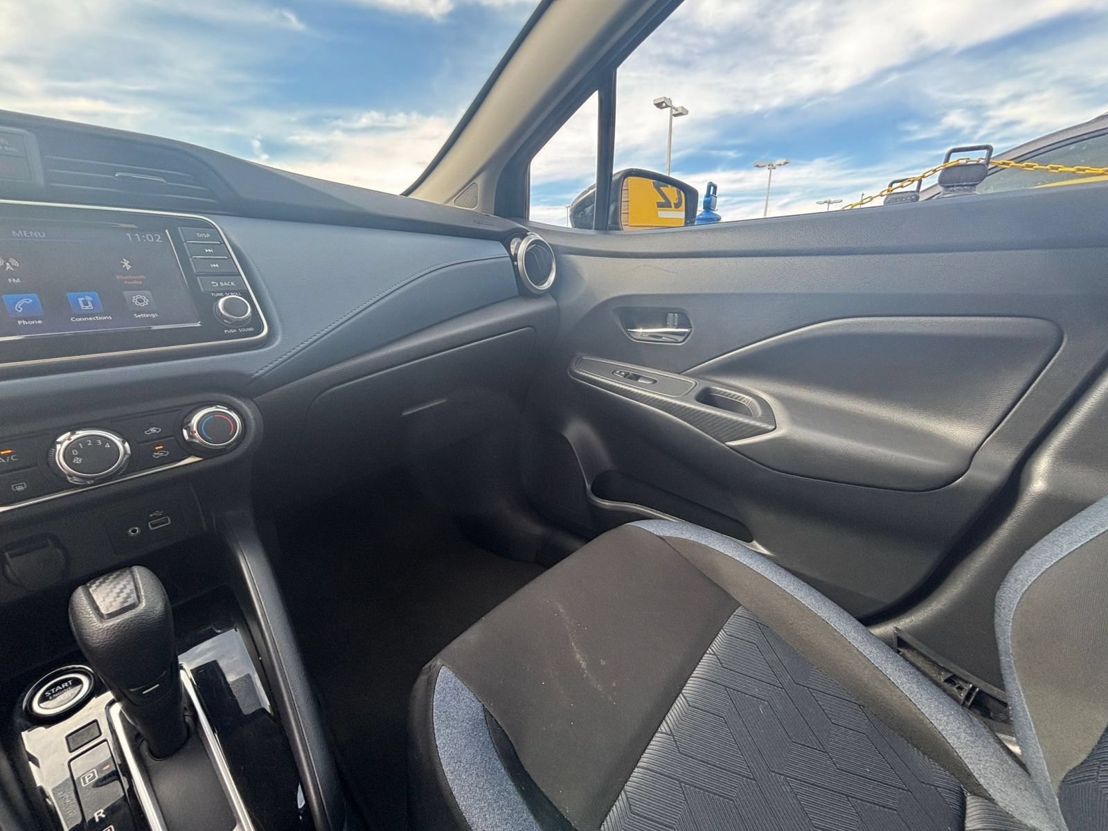 Used 2025 Nissan Versa SV FWD image 31