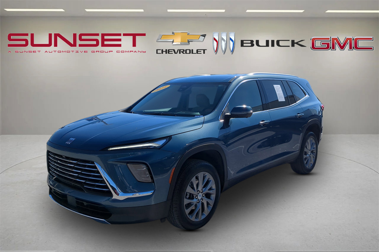 Used 2025 Buick Enclave Preferred image 8