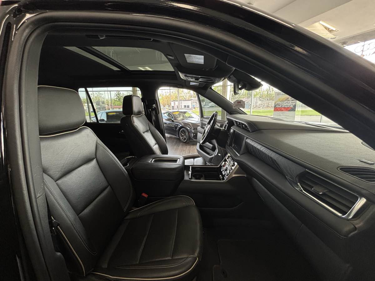Used 2023 GMC Yukon XL Denali AWD/4WD image 28