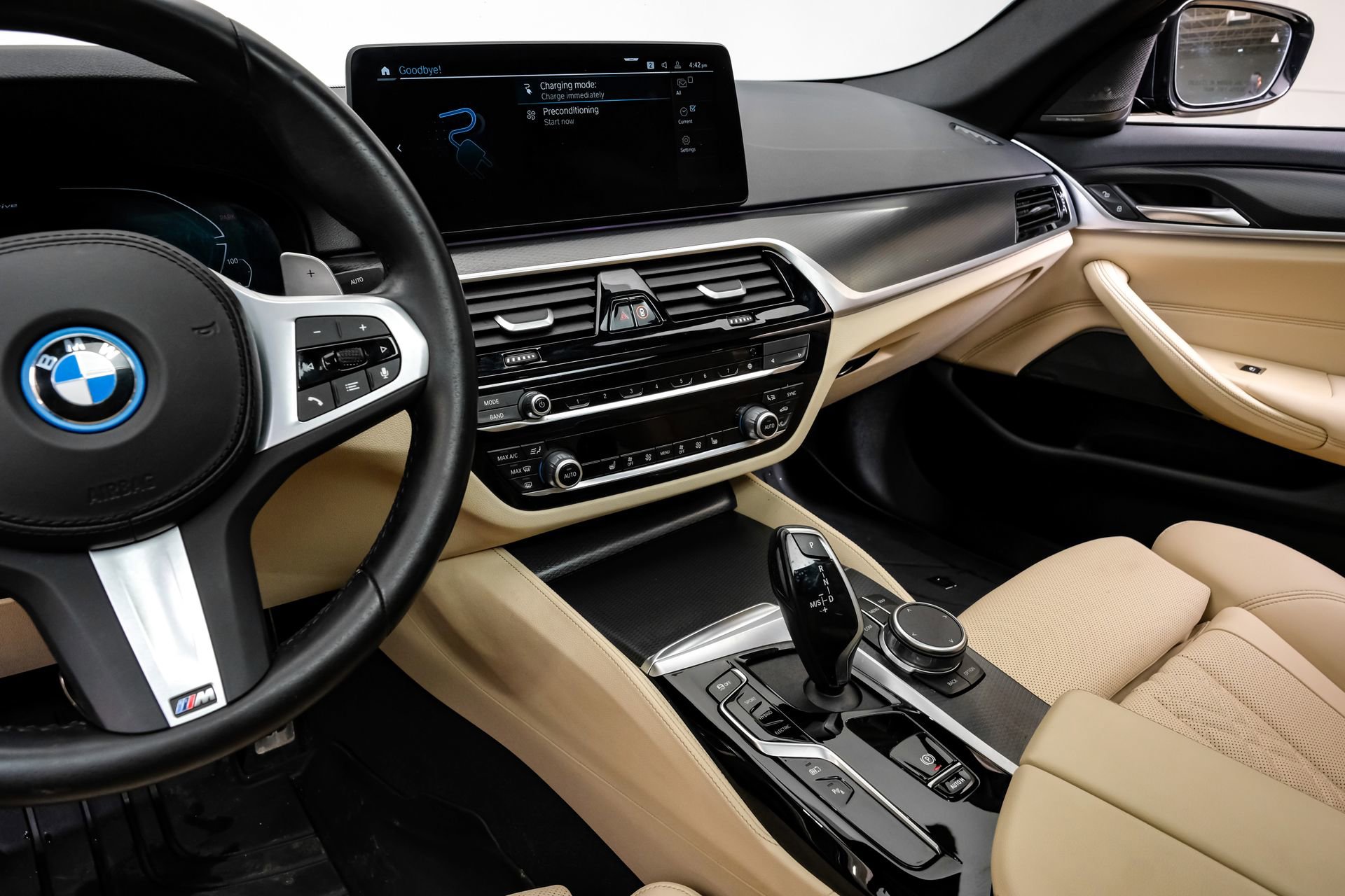 Used 2023 BMW 530e w/ M Sport Package image 28