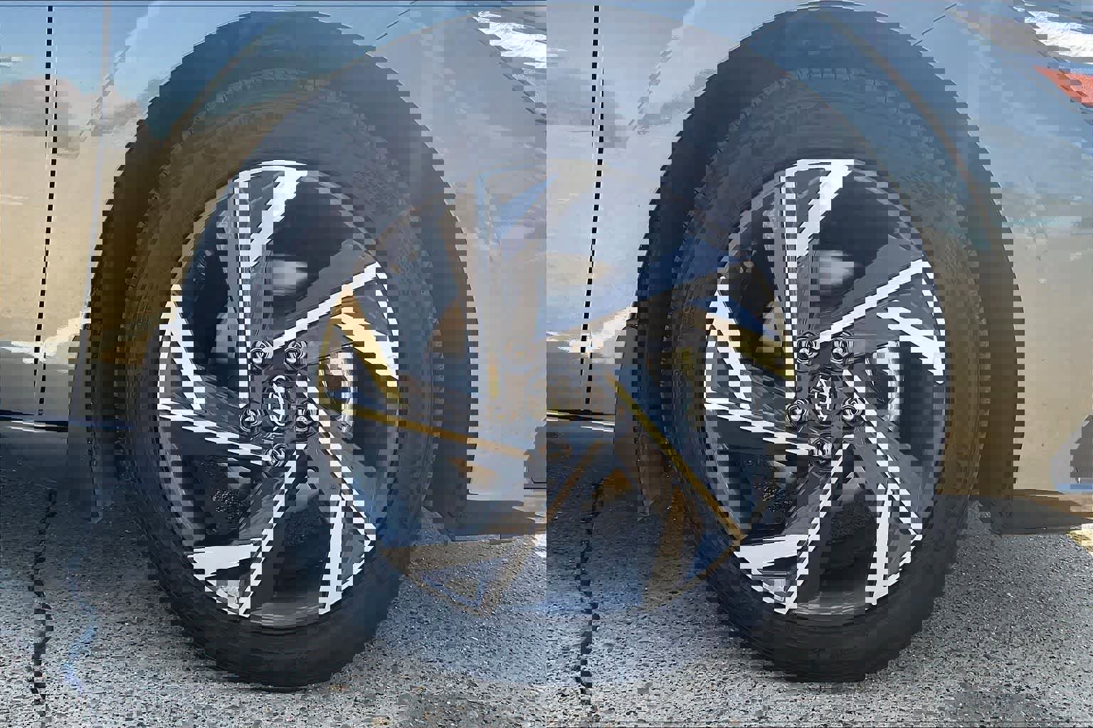 Used 2025 Hyundai Elantra Sport image 8