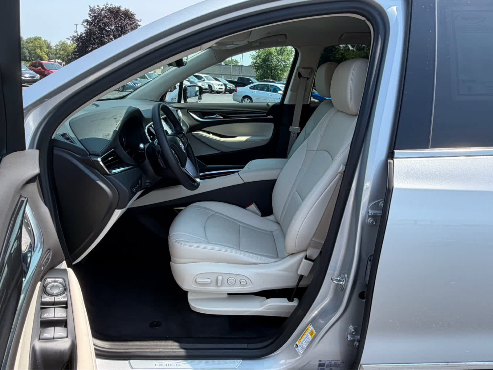 Used 2022 Buick Enclave Premium w/ Surround and Sites Package AWD/4WD image 17