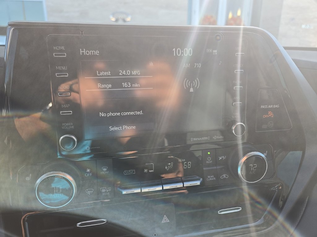 Used 2022 Toyota Highlander XLE FWD image 18