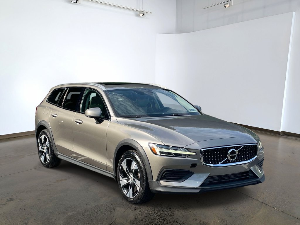 Used 2020 Volvo V60 T5 Cross Country AWD/4WD image 3
