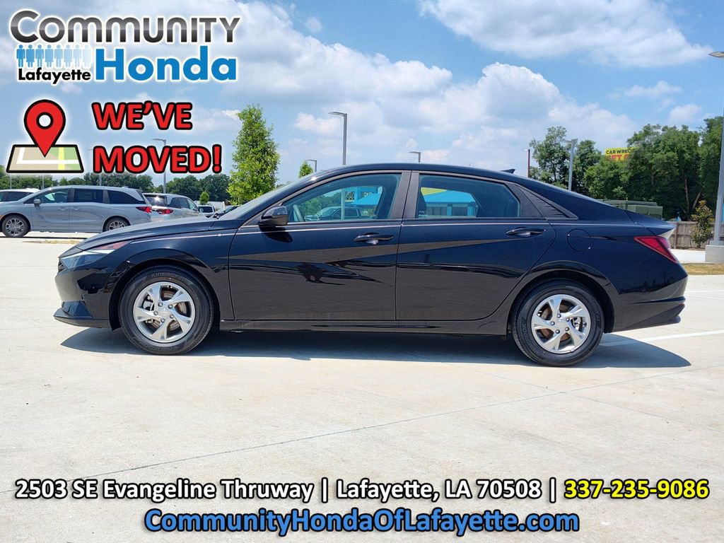 Used 2023 Hyundai Elantra SE w/ Cargo Package FWD image 4