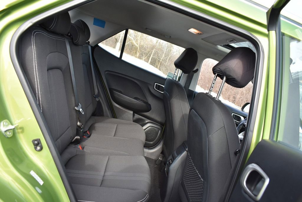 Used 2024 Hyundai Venue SEL image 32