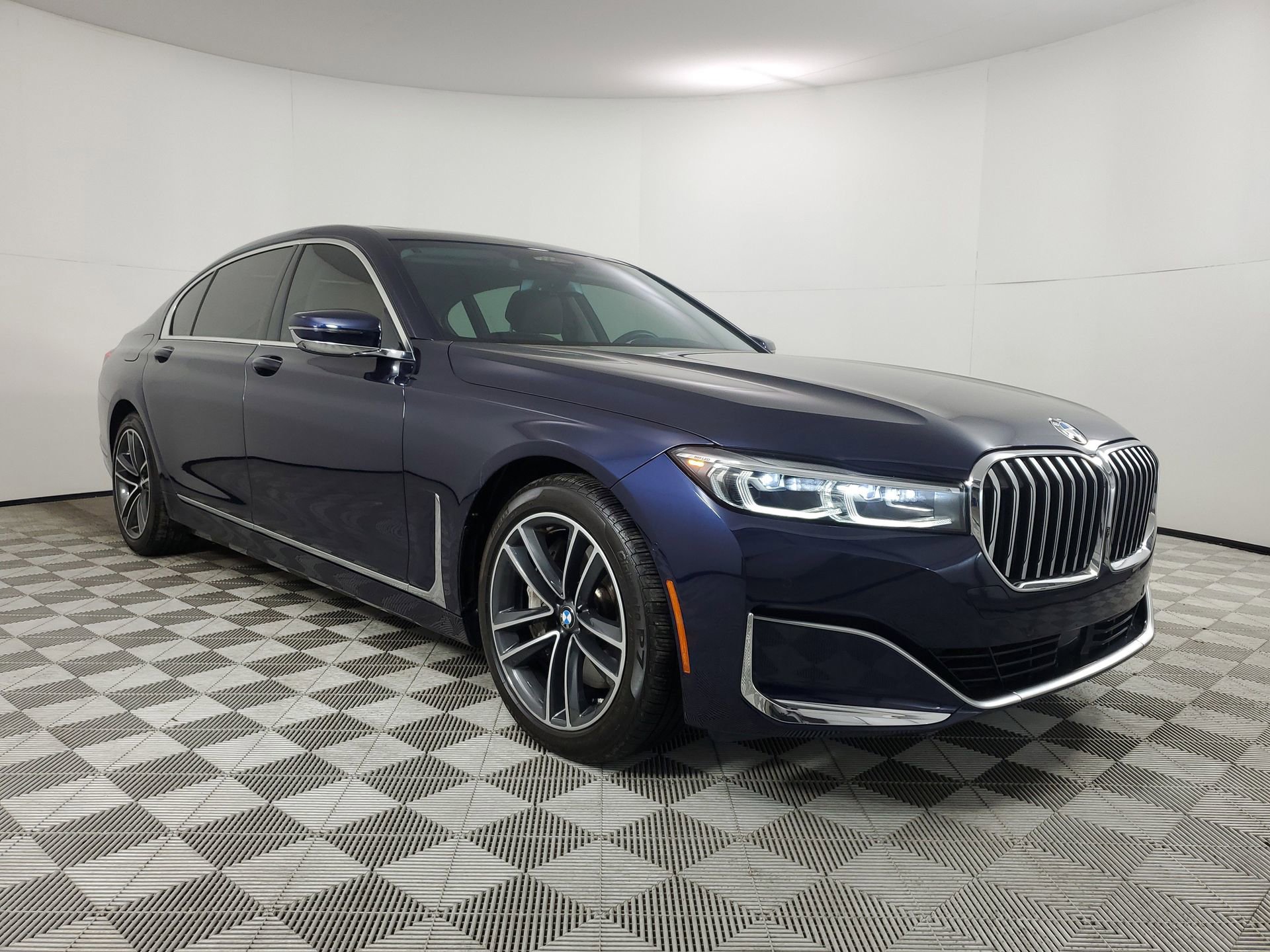 Used 2022 BMW 750i xDrive w/ Executive Package image 1