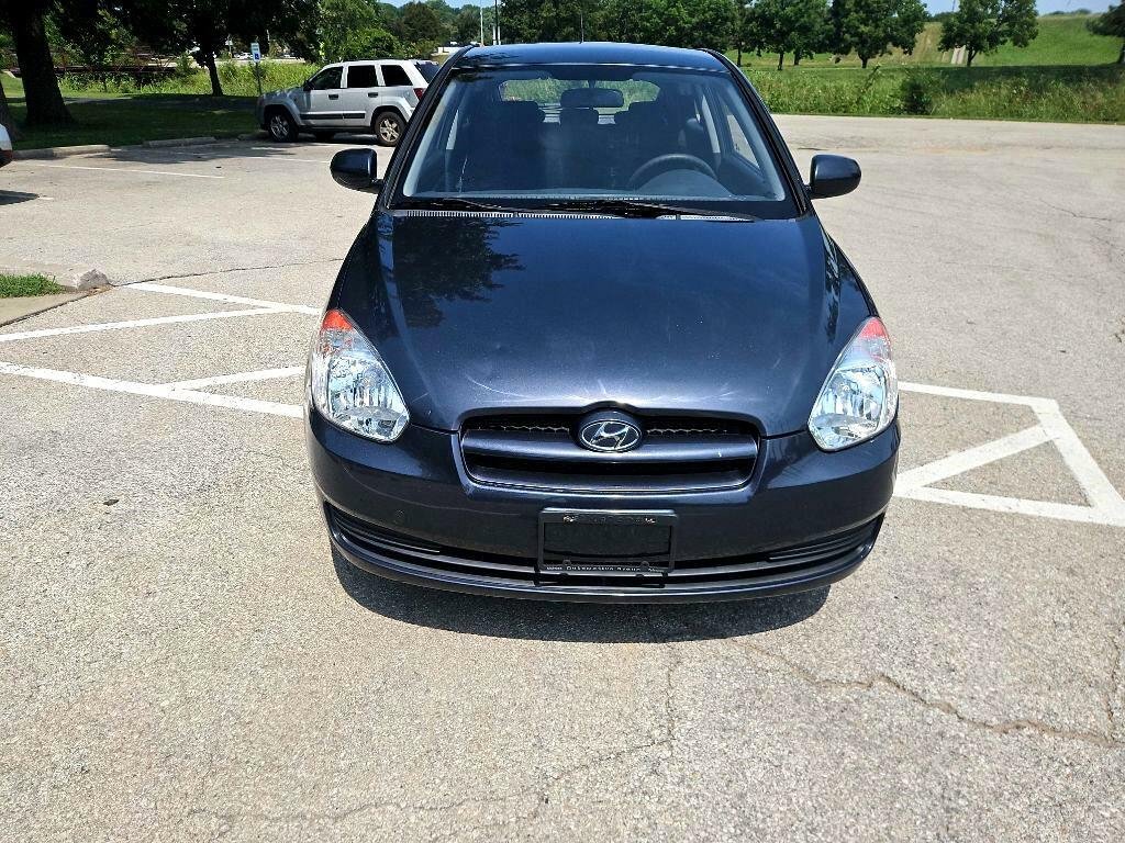 Used 2011 Hyundai Accent GS image 2