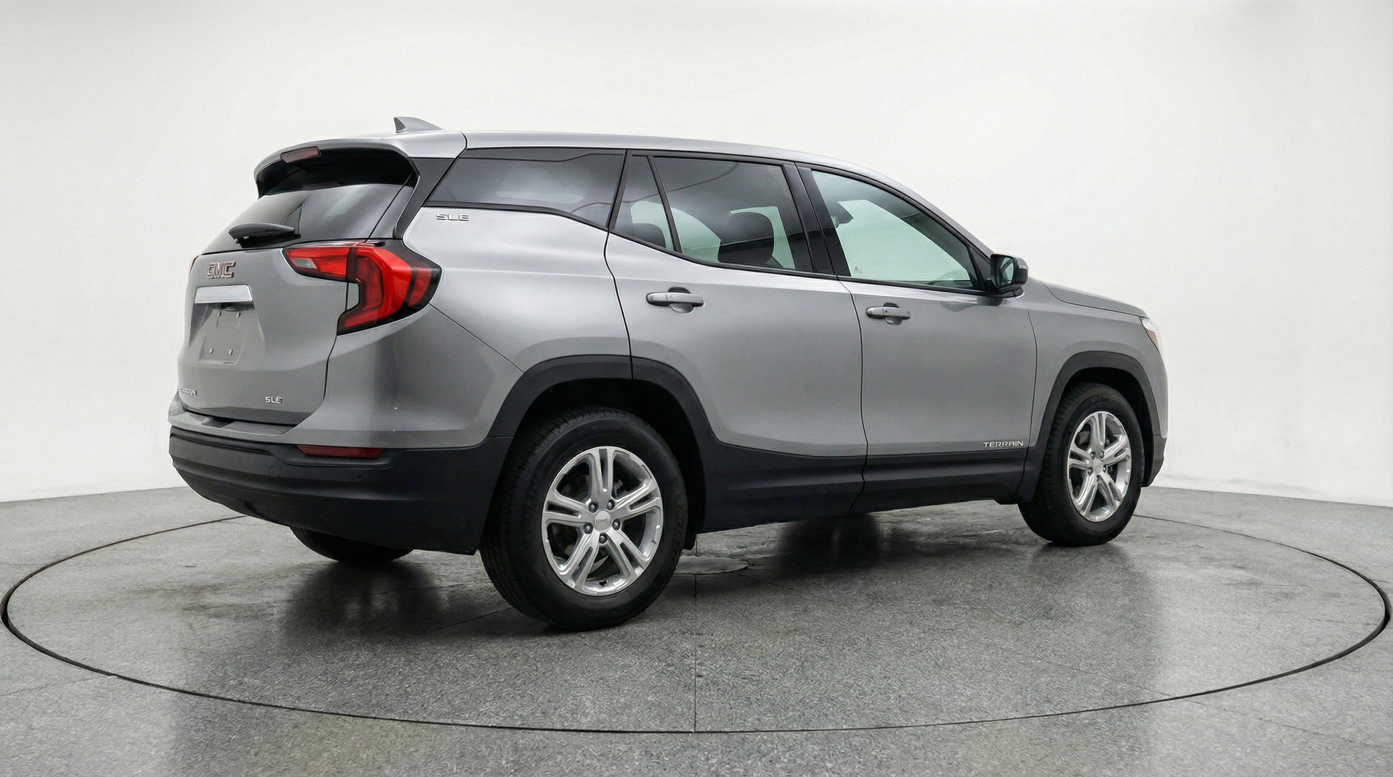 Used 2024 GMC Terrain SLE image 9