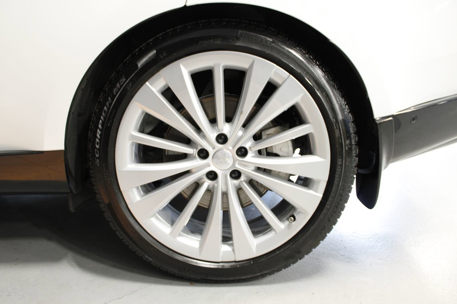 Used 2025 Land Rover Range Rover SE image 21