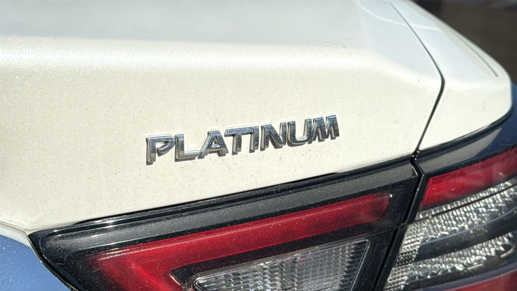 Used 2023 Nissan Maxima Platinum w/ Sport Mat Group FWD image 5