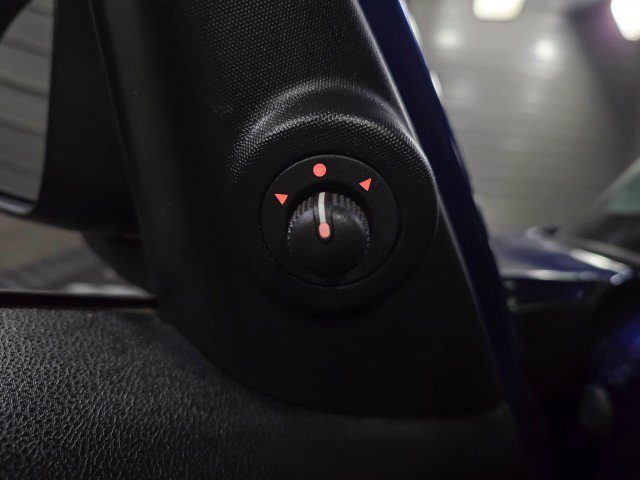 Used 2017 FIAT 500L Trekking w/ Dual-Pane Sunroof Package image 32