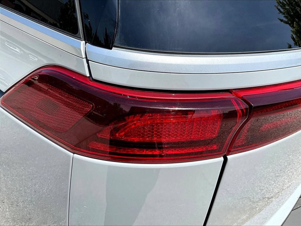 Used 2023 Kia Carnival EX FWD image 26
