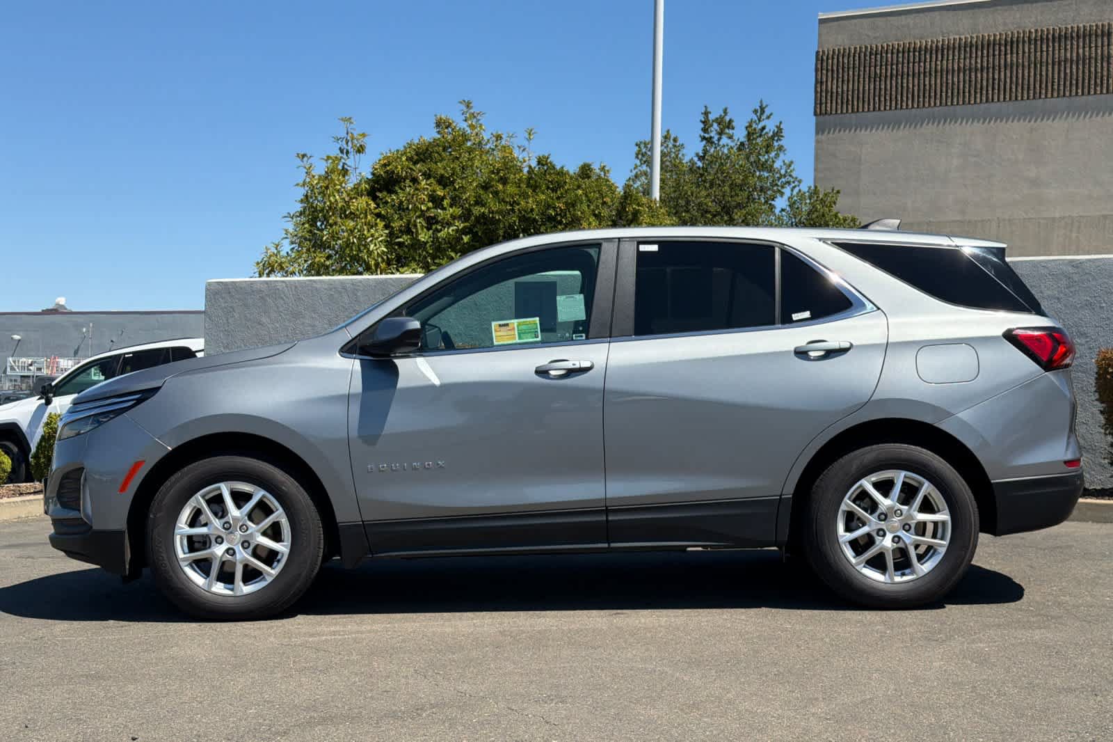 Used 2024 Chevrolet Equinox LT FWD image 9