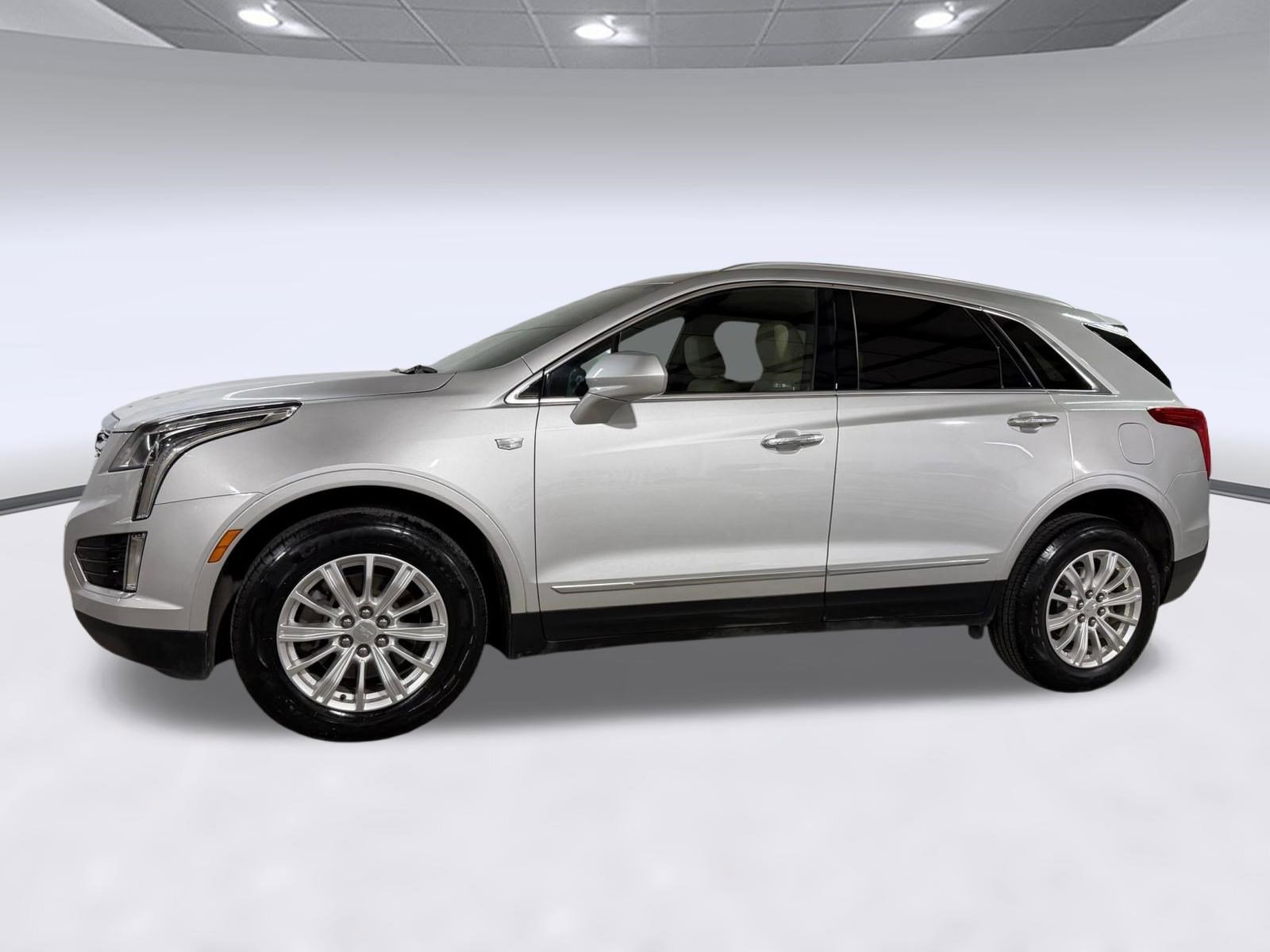Used 2018 Cadillac XT5 FWD image 2