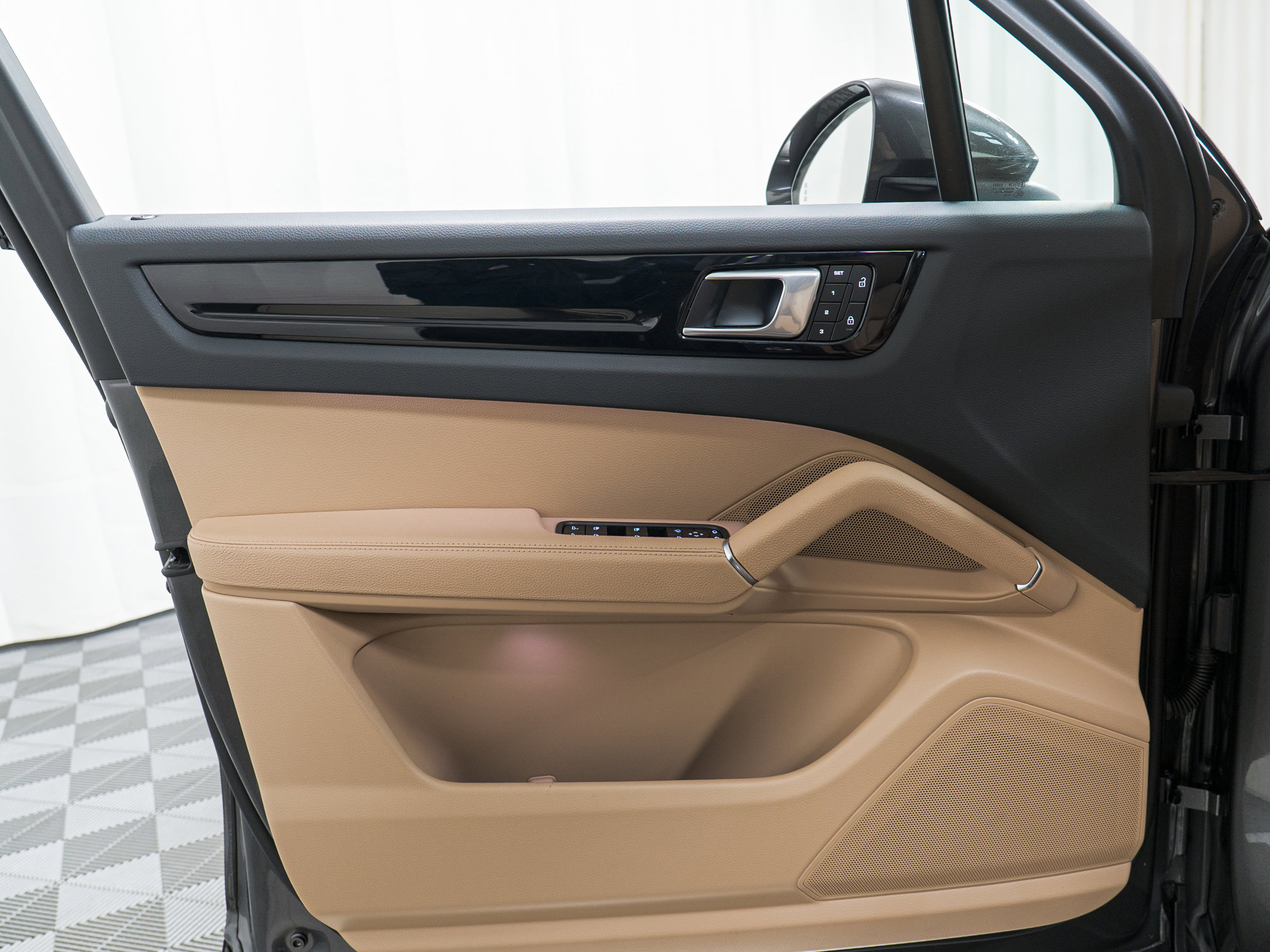 Certified 2023 Porsche Cayenne image 14