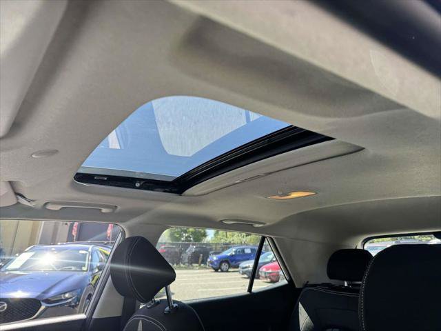 Used 2024 Hyundai Venue SEL FWD image 19