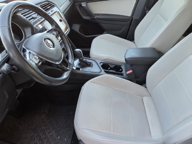 Used 2018 Volkswagen Tiguan SE FWD image 17