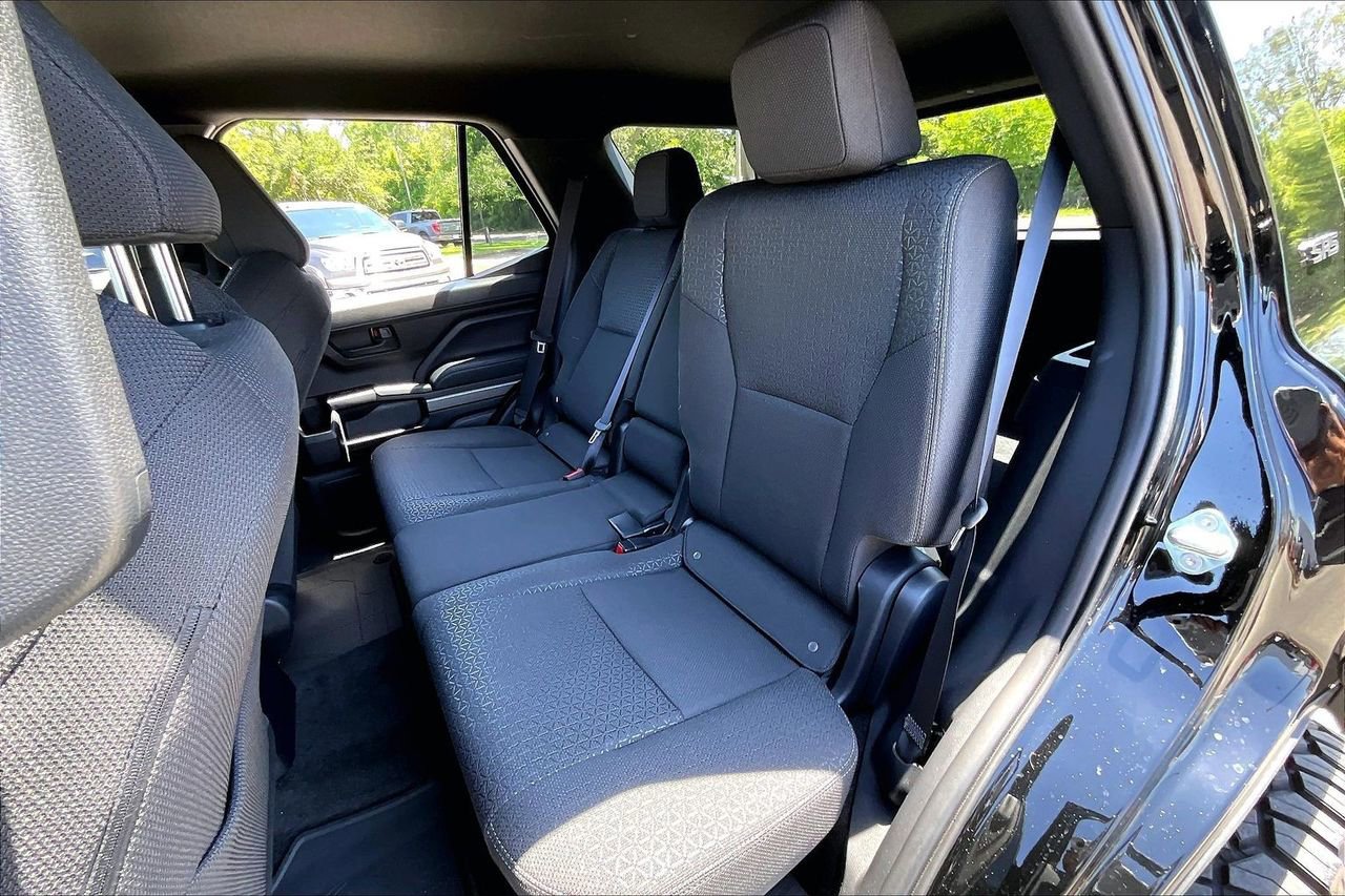 Used 2025 Toyota 4Runner SR5 AWD/4WD image 19