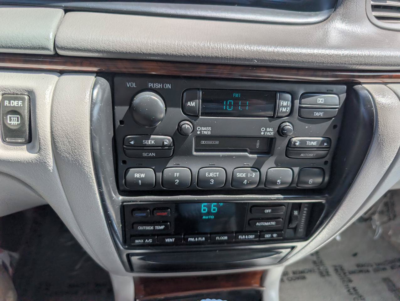 Used 1995 Lincoln Continental FWD image 22