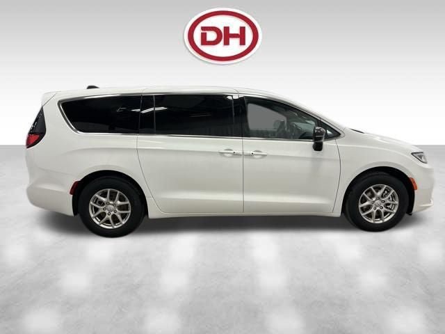 New 2026 Chrysler Pacifica Select FWD video 2