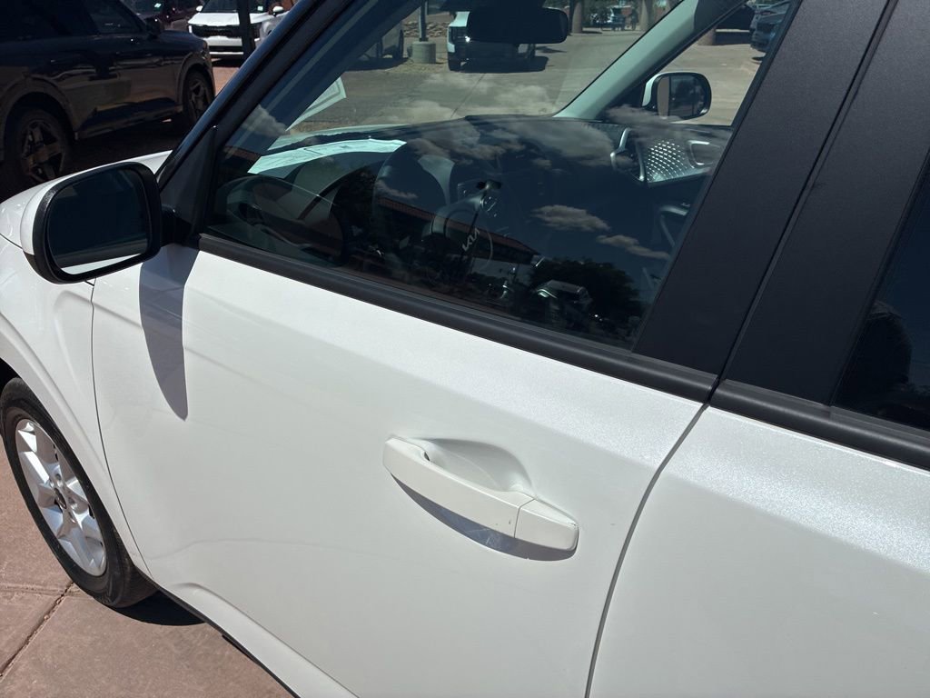 Used 2025 Kia Soul LX image 18