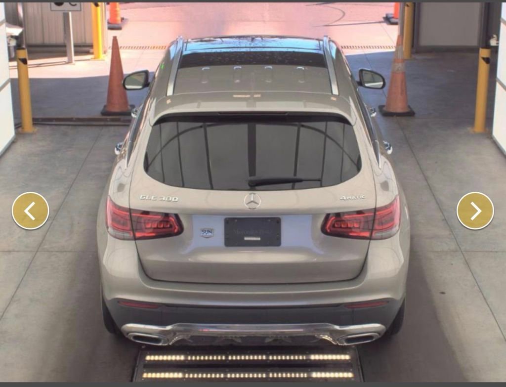 Used 2021 Mercedes-Benz GLC 300 4MATIC w/ Premium Package image 5