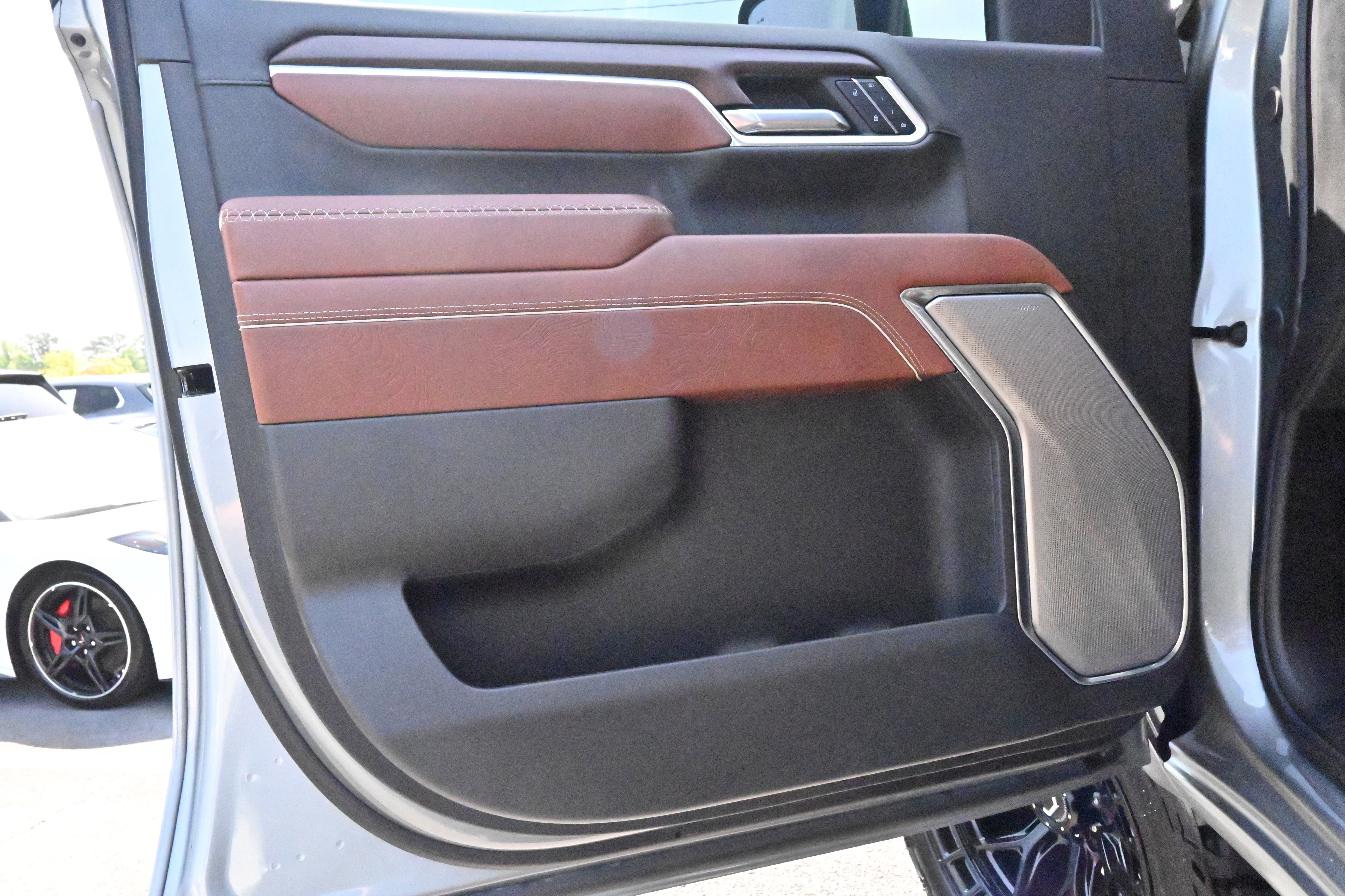 Used 2025 GMC Sierra 2500 Denali Ultimate w/ Max Trailering Package image 28