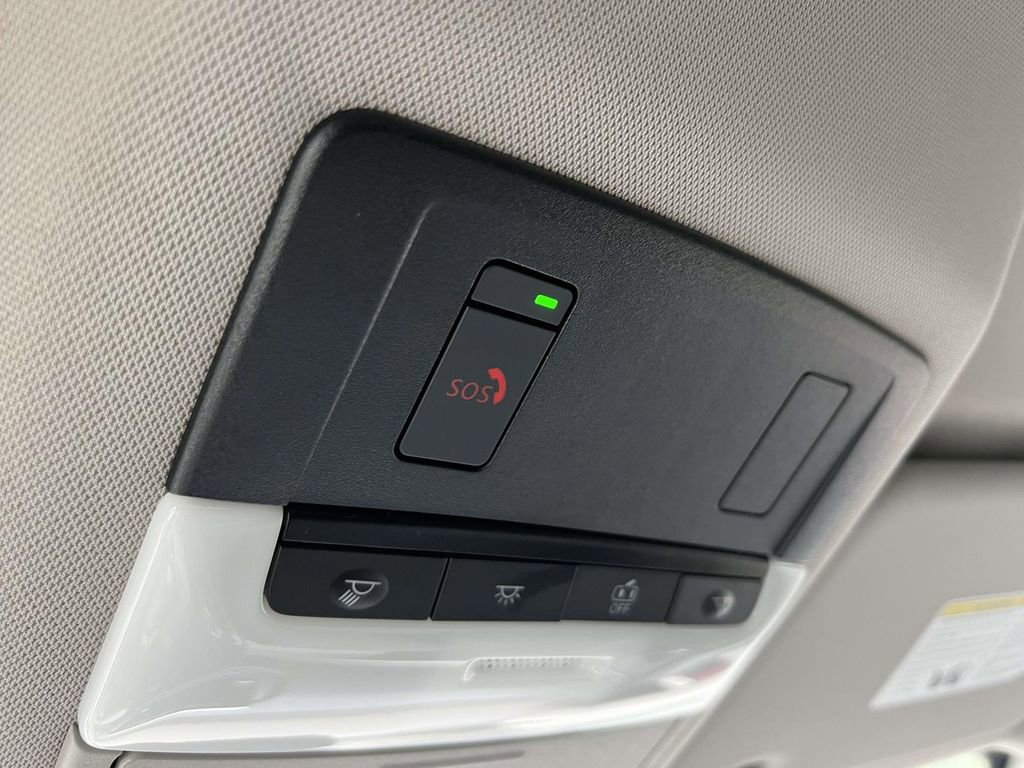 Used 2023 Nissan Rogue SV image 32