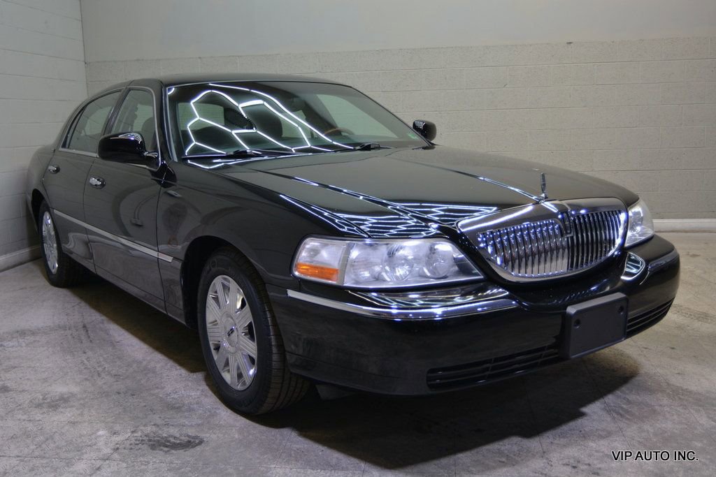 Used 2005 Lincoln Town Car Signature Limited