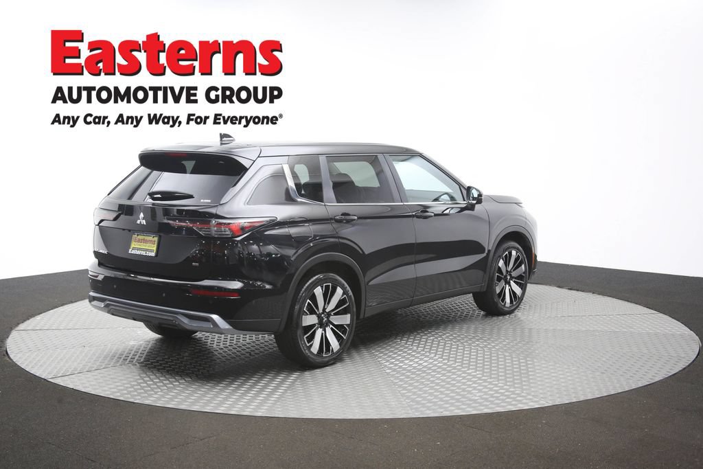 Used 2025 Mitsubishi Outlander SE AWD/4WD image 42