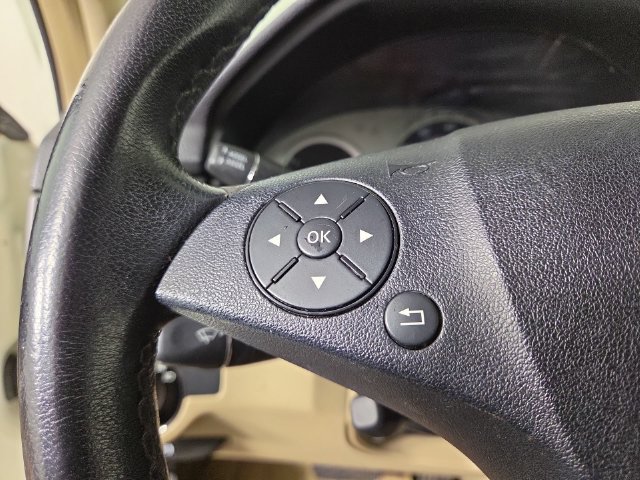 Used 2010 Mercedes-Benz GLK 350 4MATIC image 24